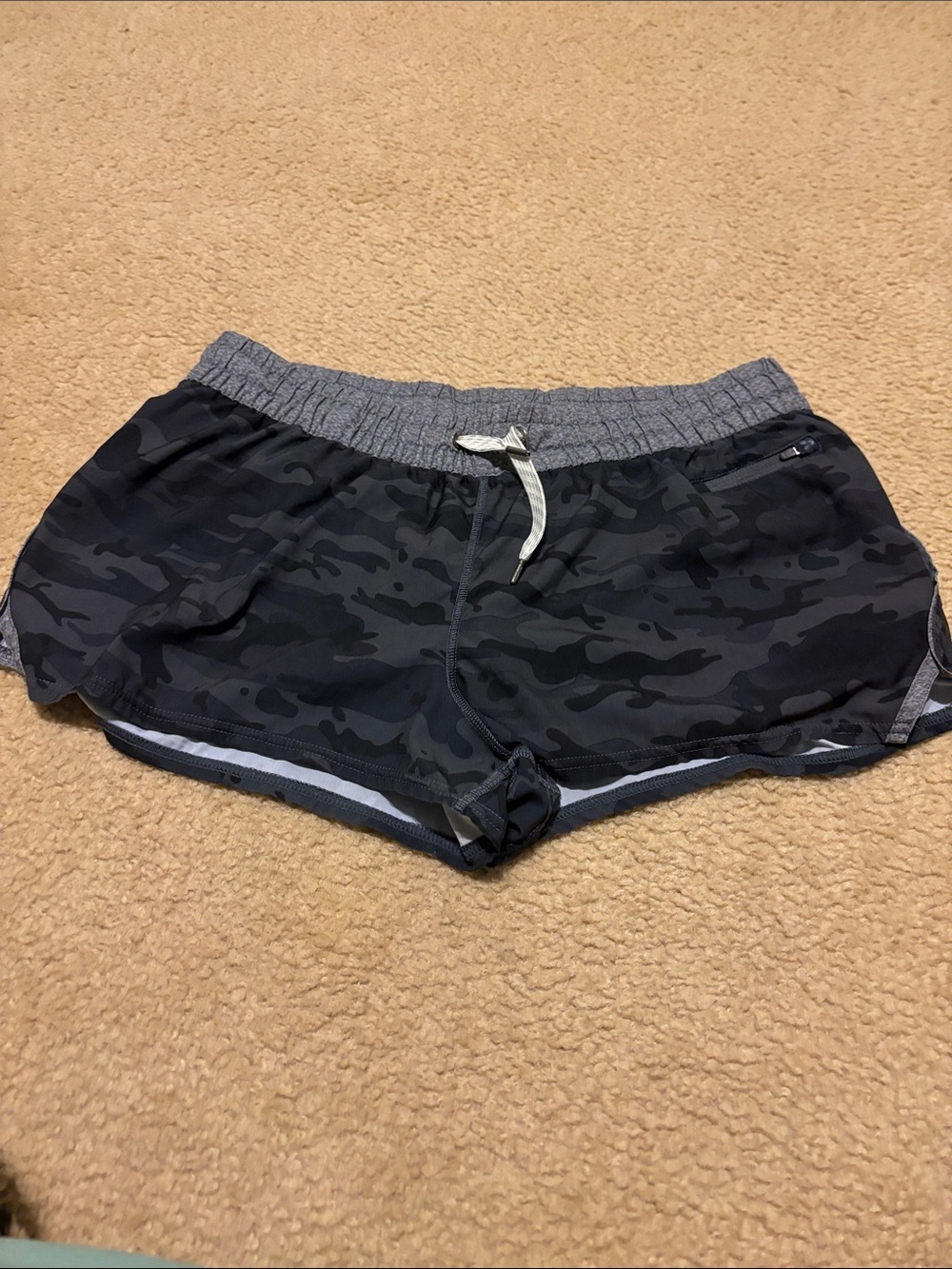 Vuori shorts - Picture 2 of 5